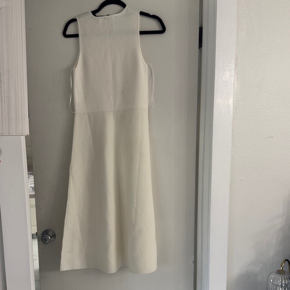 Elegant White Midi Dress with Floral Details - Picture 4 of 4